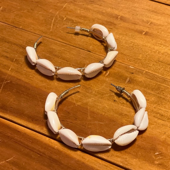 Shell hoop earrings - Picture 2 of 4
